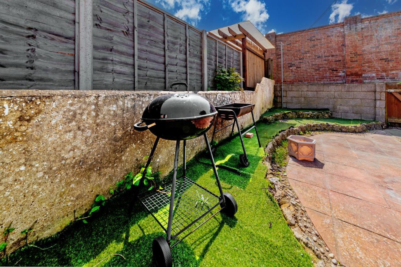 Stylish 3-Bed Terraced House With Wi-Fi Apartment Chatham  Exterior photo